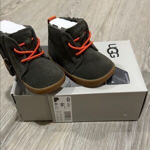 UGG Kids Boots - Dark Gray with Bright Orange Laces